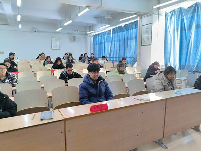 说明: c:\users\xcb\desktop\学生干部亮身份.jpg 说明: c:\users\xcb\desktop\学生干部亮身份.jpg